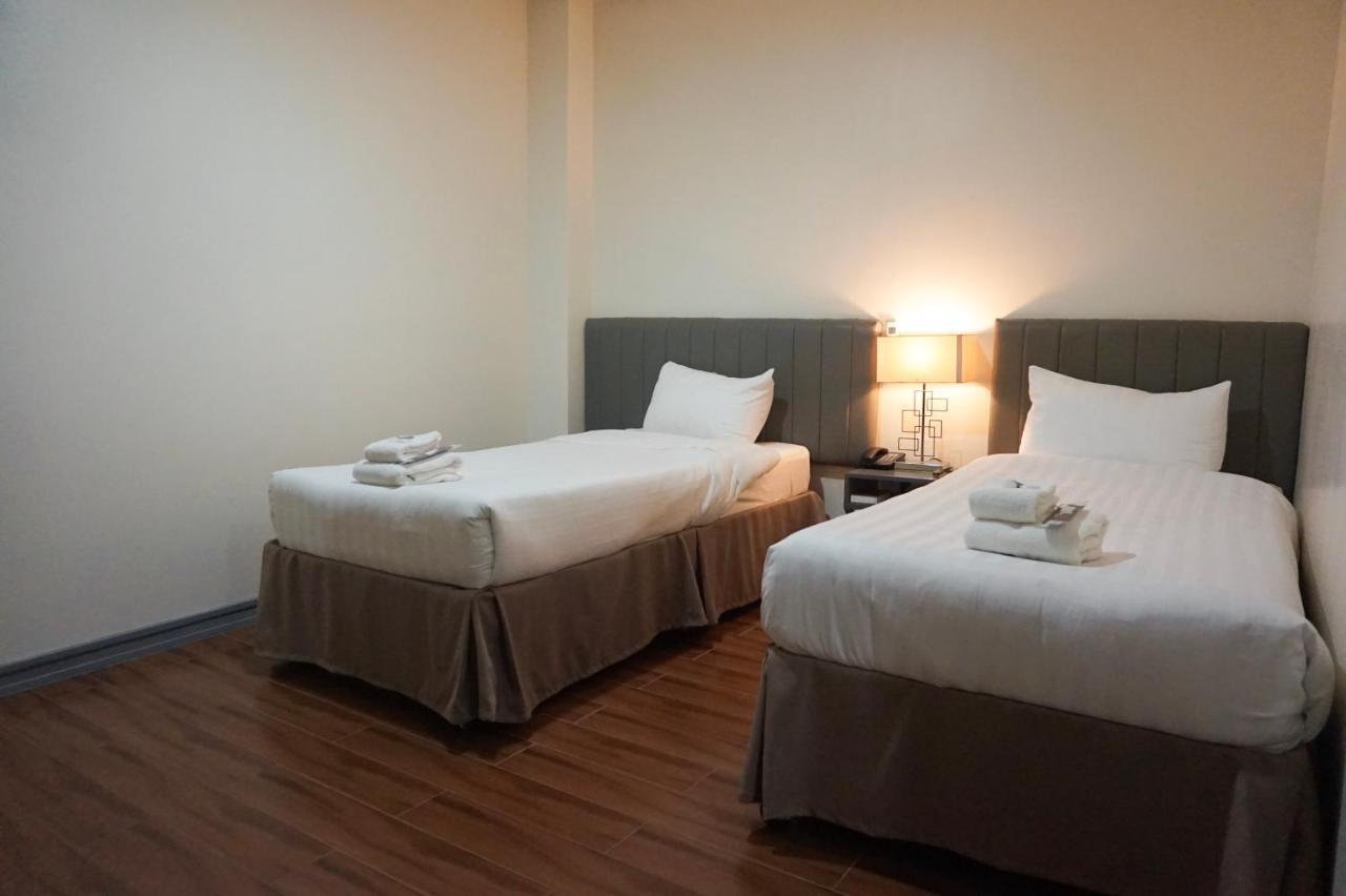 Crevice Hotel Davao Екстер'єр фото