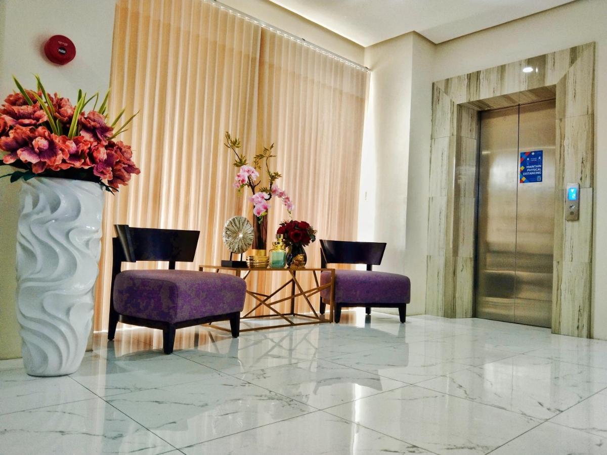 Crevice Hotel Davao Екстер'єр фото